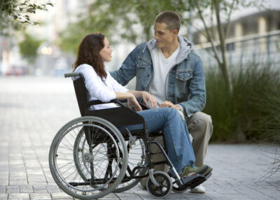 Общение с инвалидами-колясочниками и оказание помощи при преодолении барьеров